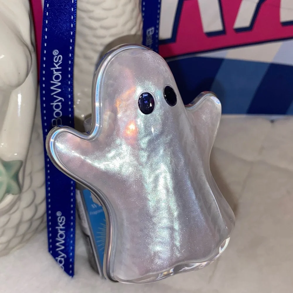 BATH AND BODY WORKS FIBER OPTIC GHOST NIGHTLIGHT WALLFLOWER PLUG